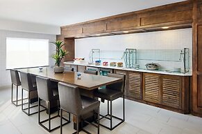 Hilton Charlotte Airport