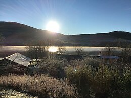 Cosy Modern Nordic Lodge w/ Loch View & Log Burner
