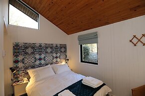 Cosy Modern Nordic Lodge w/ Loch View & Log Burner