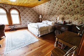 Round Barn Farm B & B Event Center