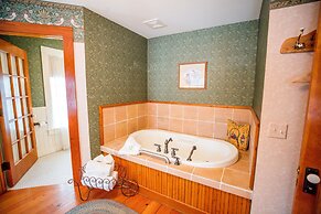 Round Barn Farm B & B Event Center