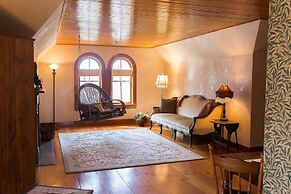 Round Barn Farm B & B Event Center