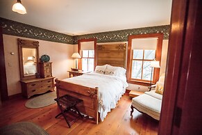 Round Barn Farm B & B Event Center