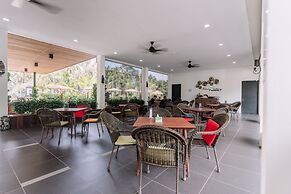 Roxy Sematan Villa & Townhouse