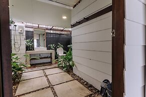 Roxy Sematan Villa & Townhouse