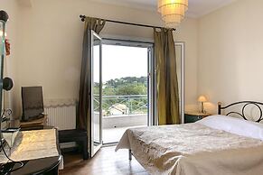 L'appartment de la riviere  by CorfuEscapes