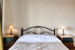 L'appartment de la riviere  by CorfuEscapes