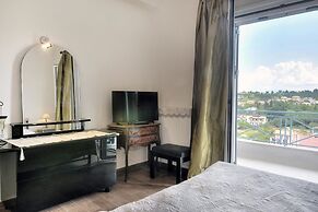 L'appartment de la riviere  by CorfuEscapes