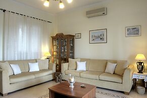 L'appartment de la riviere  by CorfuEscapes