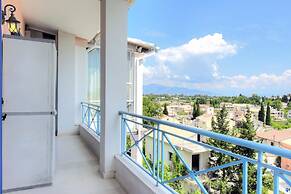 L'appartment de la riviere  by CorfuEscapes