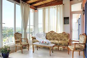 L'appartment de la riviere  by CorfuEscapes