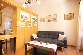 Andrew's Old Town Apartment  by CorfuEscapes