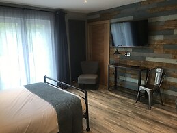 The Shack and Pods at Inchree