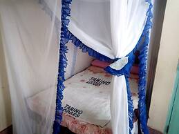 Tarino Bar And Lodging