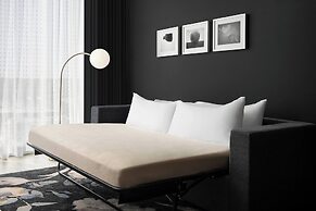 Renaissance Milwaukee West Hotel