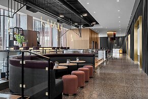 Renaissance Milwaukee West Hotel