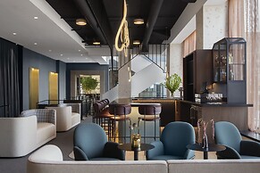 Renaissance Milwaukee West Hotel