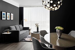 Renaissance Milwaukee West Hotel