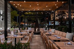 Renaissance Milwaukee West Hotel