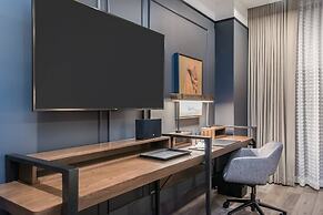 Renaissance Milwaukee West Hotel