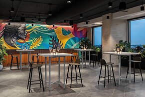 Renaissance Milwaukee West Hotel