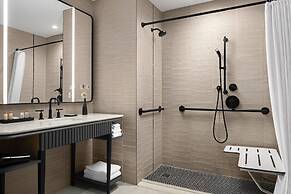 Renaissance Milwaukee West Hotel