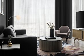 Renaissance Milwaukee West Hotel