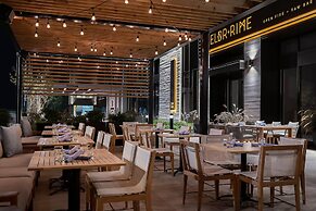 Renaissance Milwaukee West Hotel