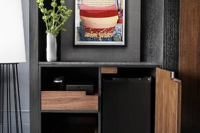 Renaissance Milwaukee West Hotel