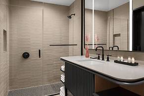 Renaissance Milwaukee West Hotel