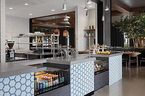 Renaissance Milwaukee West Hotel