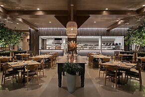 Renaissance Milwaukee West Hotel