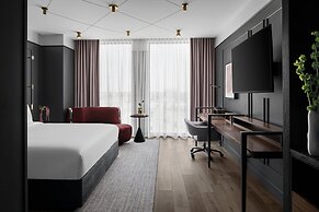 Renaissance Milwaukee West Hotel