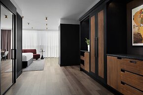 Renaissance Milwaukee West Hotel