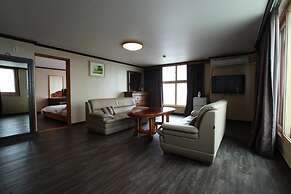 Benikea Mountain and Sea Daepo Port