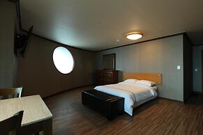 Benikea Mountain and Sea Daepo Port