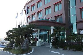 Benikea Mountain and Sea Daepo Port