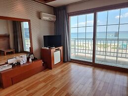 Benikea Mountain and Sea Yangyang