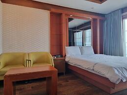 Benikea Mountain and Sea Yangyang