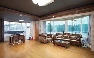 Benikea Mountain and Sea Sokcho