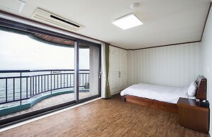 Benikea Mountain and Sea Sokcho