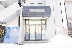 Cozy and Convenient Royal Heights