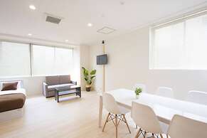 Cozy and Convenient Royal Heights