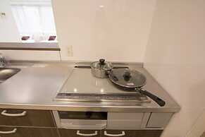 Cozy and Convenient Royal Heights