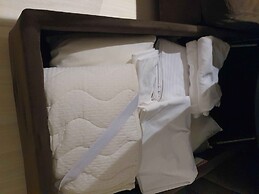 Cozy and Convenient Royal Heights