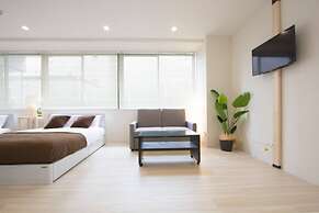 Cozy and Convenient Royal Heights