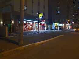 Cozy and Convenient Royal Heights