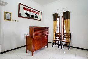 OYO 2718 Backpacker's Homestay Jlegong