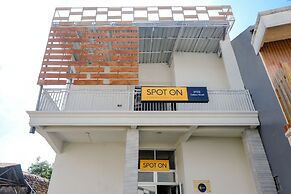 SPOT ON 2723 Gatsu Kost