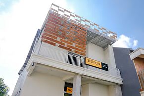 SPOT ON 2723 Gatsu Kost